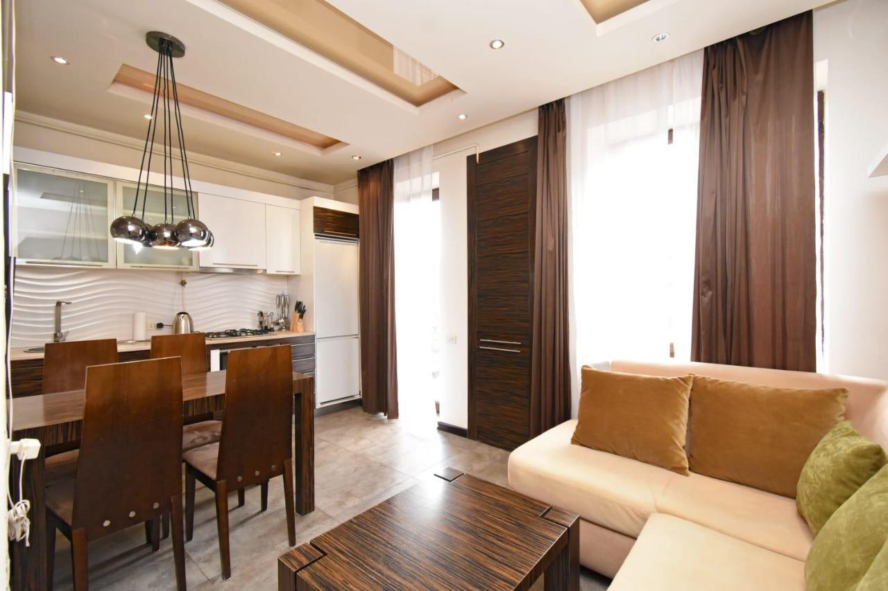 Galaxy Inn Luxury Hostel In Center Jerevan Buitenkant foto
