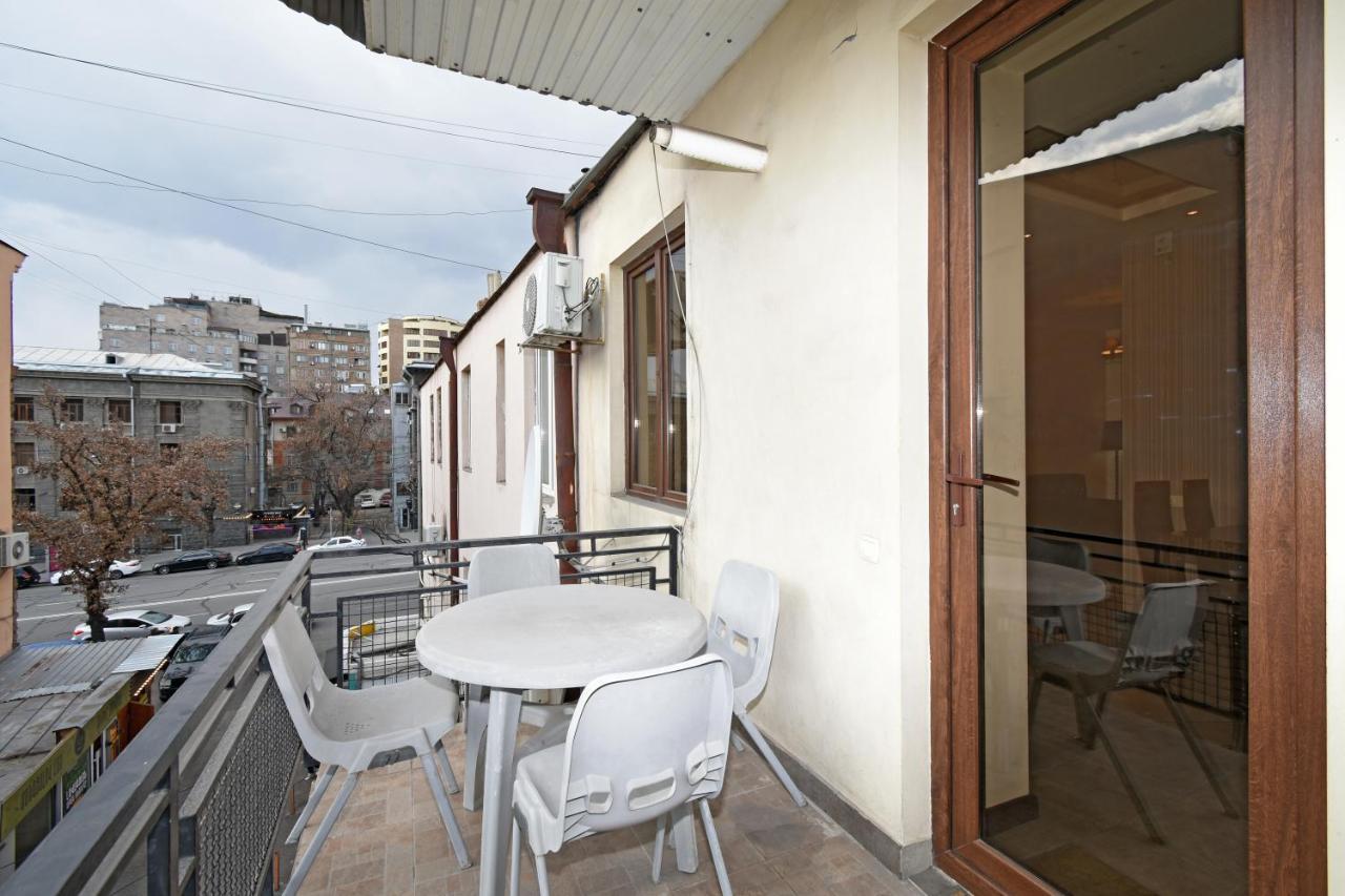 Galaxy Inn Luxury Hostel In Center Jerevan Buitenkant foto